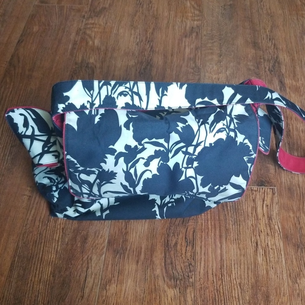 OiOi messenger diaper bag